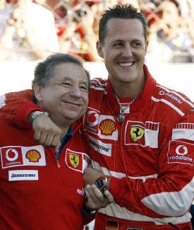 Michael Schumacher (vpravo) s novým prezidentem FIA Jeanem Todtem.