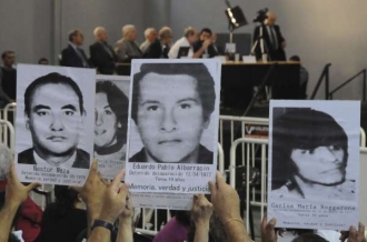 Protest př&iacute;buzn&yacute;ch obět&iacute;. Za diktatury zmizelo až 30 tis&iacute;c lid&iacute;.