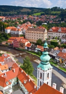 Státní hrad a zámek Český Krumlov je často navštěvovaná památka.