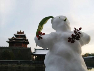Sněhuláci většině obyvatel Pekingu radost nedělají.