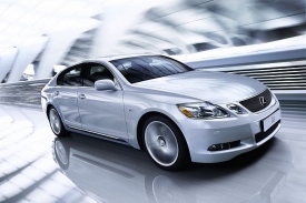 Lexus GS nabízí jako jediný model v segmentu hybridní pohon.