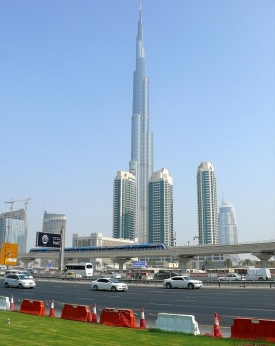 Dubajská věž bude po dokončení měřit více než 800 metrů.