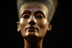 Pod povrchem busty se prý skrývá skutečná podoba královny Nefertiti.
