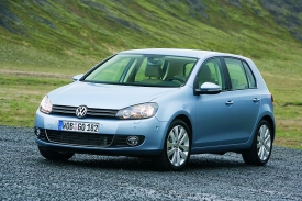 Volkswagen Golf byl v říjnu po octavii druhým v nižší střední třídě.