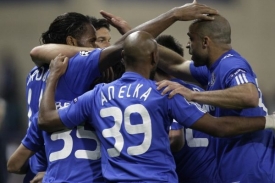 Hráči Chelsea oslavují výhru nad Manchesterem United.