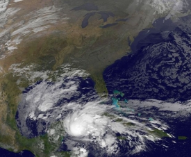 Hurikán Ida na satelitních snímcích.