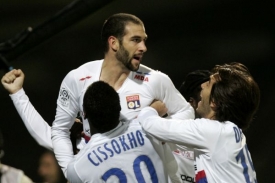 Fotbalisté Lyonu a Marseille nabídli divákům divokou přestřelku.