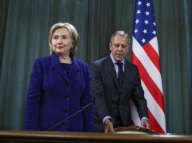 Minisitři zahraničí Clintonova a Lavrov v Moskvě.