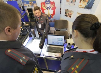 Ruští policisté na veletrhu Interpolitex v Moskvě.