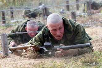 Ruská obrněná pěchota při výcviku.