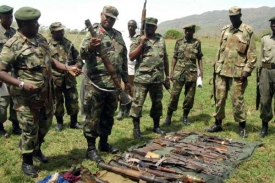Ugandská armáda v boji proti rebelům z LRA (ilustrační foto).