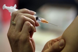 S očkováním proti chřipce se brzy začne i v Česku.