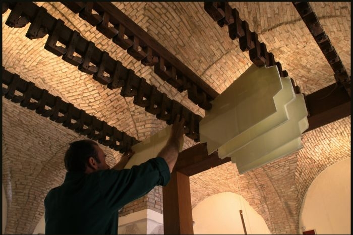 Co má společného italské město Fabrian a české Velké Losiny? V obou se vyrábí papír starou ruční metodou, která byla používána už ve 13. století. (Foto: Profimedia)