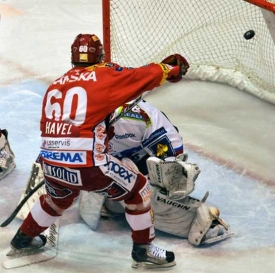 Slavia hlavně díky skvělému Ćervenkovi si připsala tři body.
