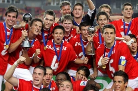 Radující se fotbalisté Švýcarska, čerství mistři světa do 17 let.