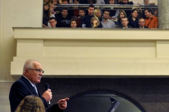 Václav Klaus během přednášky pro studenty právnické fakulty.