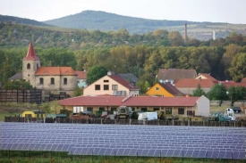 Výkupní ceny elektřiny ze solárních elektráren mají klesat rychleji.