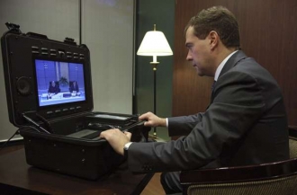 Medveděv se svým videokufříkem.