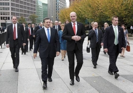 Šéf EK Barroso a švédský premiér Reinfeldt.