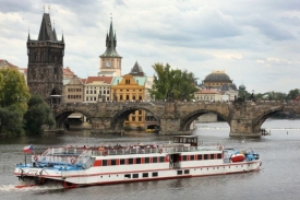 Praha a Karlův most. Ilustrační foto.