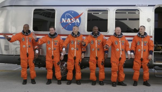 Šestičlenná posádka raketoplánu Atlantis.