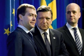 Medveděv, Barroso a Reinfeldt na summitu EU-Rusko.