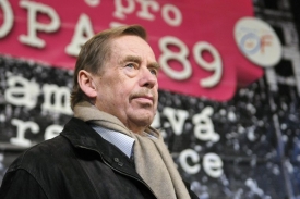 Václav Havel promluvil k lidem na brněnském náměstí Svobody.