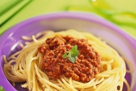Britské matky prý v kuchyni neexperimentují. Vaří špagety či sekanou.