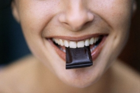 Hořká čokoláda prý dokáže chránit pleť proti ultrafialovým paprskům.