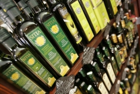 Češi prý olivovému oleji příliš neholdují. Důvod? Vysoká cena.