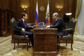 Dva hlavní představitelé Ruska při diskuzi.