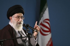 Ajatoláh Ali Chameneí - pod něj spadají revoluční gardy.
