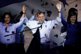 Vítěz kontroverzních voleb v Hondurasu Porfirio Lobo