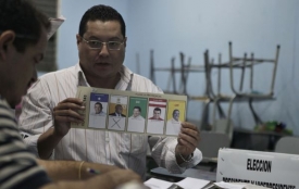 Sčítání hlasů v honduraském San Pedro Sula