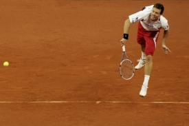 Tomáš Berdych v tréninku na finále Davis Cupu.