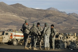 Počet vojáků v Afghánistánu by se měl navýšit o 30 tisíc.
