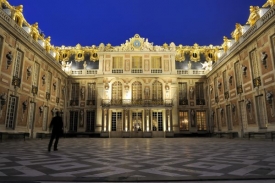 Královský palác Versailles.