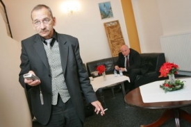 Největším kuřákem mezi politiky je Jaroslav Kubera z ODS.