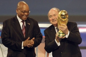 Sepp Blatter, prezident FIFA, a Jacob Zuma, prezident JAR.