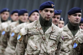 Slovenští vojáci před odletem do Afghánistánu.