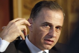 Nový rumunský prezident? Mircea Geoana prý vyhrál volby.