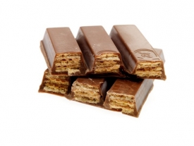První čokoládové sušenky Kit Kat sjely z výrobní linky v roce 1988.