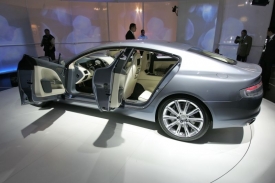 Aston Martin Rapide stojí v přepočtu od čtyř milionů korun.