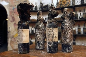Mezi skvosty, které vydalo sklepení, byly 4 lahve 1875 Armagnac Vieux.
