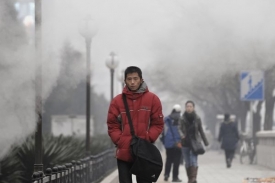 V Pekingu bývá kvůli znečistění ovzduší hodně špatná viditelnost.