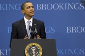 Barack Obama převezme Nobelovu cenu za mír.
