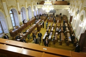 Sněmovna zůstala dopoledne poloprázdná (ilustrační foto).