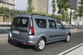 Dacia Logan MCV převeze až sedm lidí.