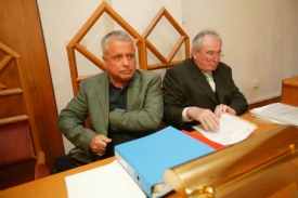 Robert Peppet (vlevo) se v Česku soudí se společností Intercable.