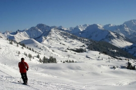 Lyžování v Alpách (ilustrační foto).